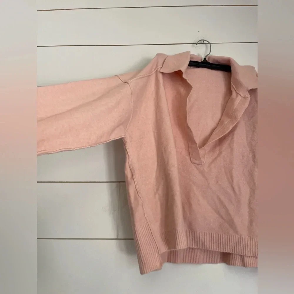 NWOT free people v-neck collar sweater